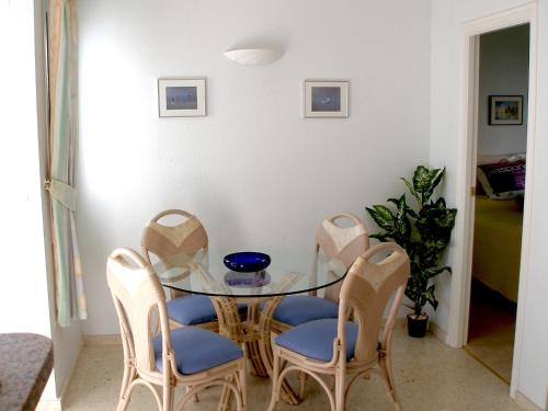 Apartment Club Sevilla I-1 by Interhome in Oliva