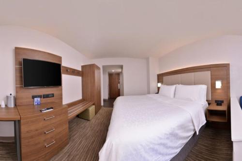 Holiday Inn Express Hotel and Suites Mesquite an IHG Hotel - image 11