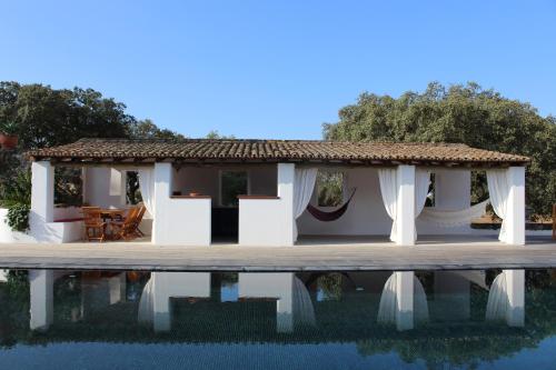 수영장, Herdade dos Alfanges "THE BARN" in 베자 시티 센터