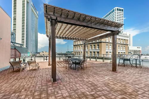 Beautiful Condos Steps from French Quarter and Bourbon St - image 8
