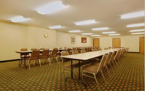 Syracuse Inn and Suites - 회의실/연회장
