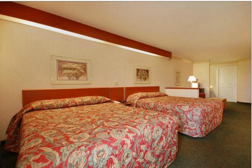 Syracuse Inn and Suites