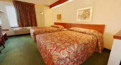 Syracuse Inn and Suites - image 8