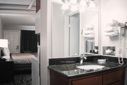 Astoria Rivershore Motel - image 3