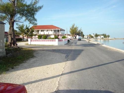 One Palm Hill by Eleuthera Vacation Rentals