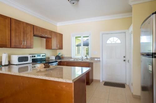 Facilities, Sir Charles Guest House in Eleuthera