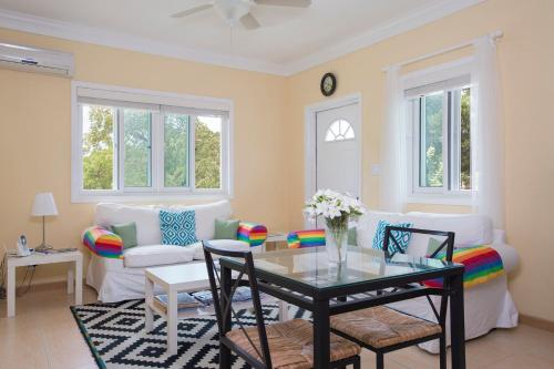 Surrounding environment, Sir Charles Guest House in Eleuthera