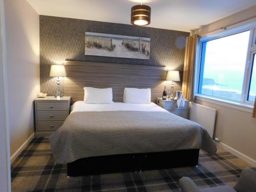 Cullen Bay Hotel - image 13