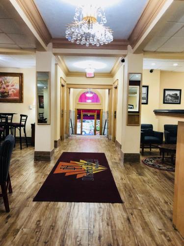 District Hotel - image 16