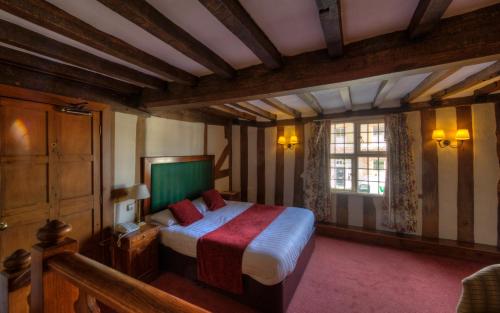 Dog & Partridge Hotel by Greene King Inns - image 4