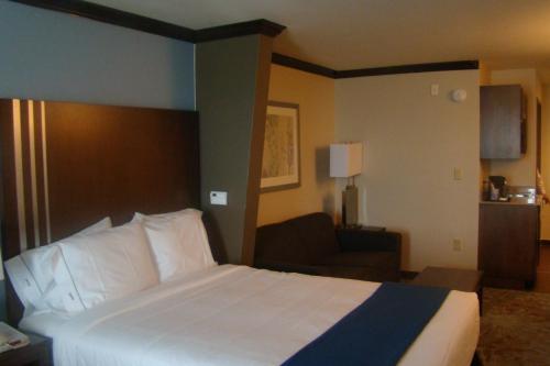 Holiday Inn Express & Suites San Antonio NW near SeaWorld, an IHG Hotel