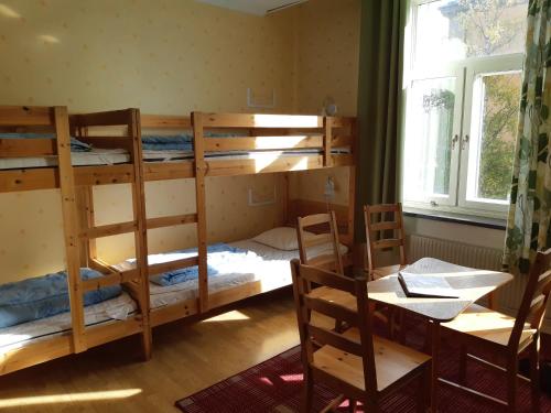 1 bunk bed