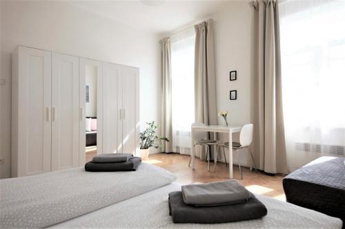 3 bedrooms, 5 beds