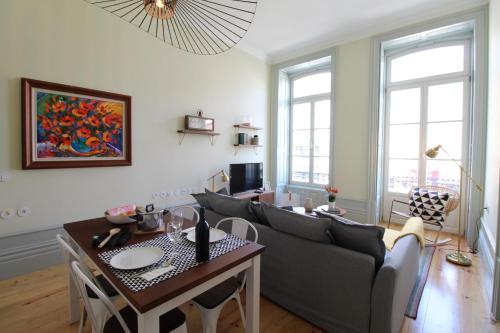  Romantic Ancient Flat with Balcony in Porto