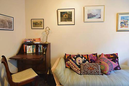 Picture of Bohemian Writers Retreat in Heart of The Old Town