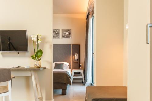 Nautilus Family Hotel - image 11