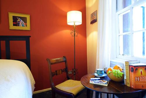 JOIVY Bohemian Writers Retreat in Old Town, Edinburgh (photo 9)