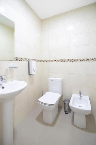 2 bedrooms, 4 beds