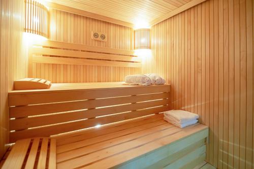 2 bedrooms, 3 beds
