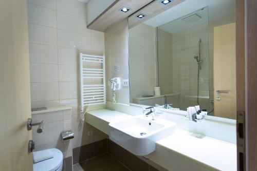 Studio Apartment with Sea View image 10