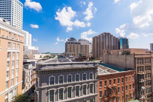 Gorgeous Condos Steps from French Quarter and Harrah’s St. Over view