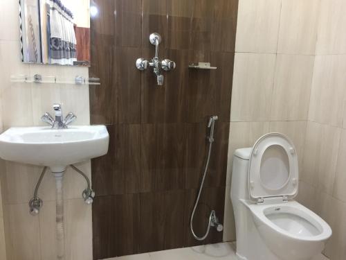 Double Room with Balcony (2 Adults + 1 Child) image 7