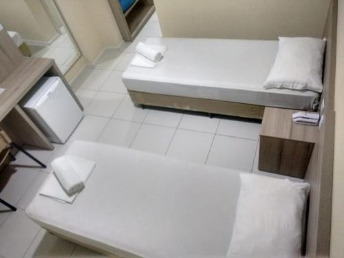 2 twin beds