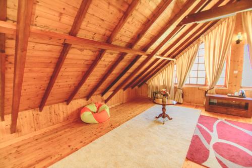 Superior Family Room image 2