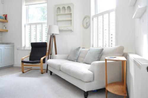 2 Bedroom Apartment With Terrace In Clapham, Parsons Green, London