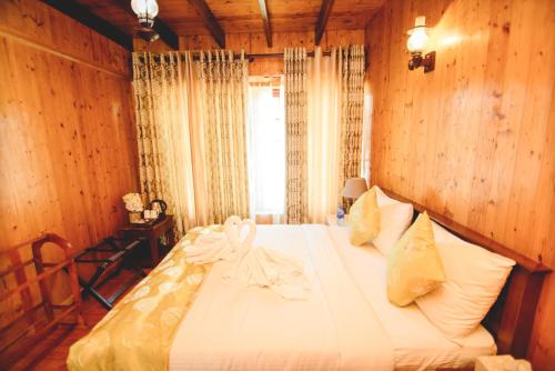 Deluxe Double Room image 3