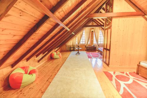 Superior Family Room image 8