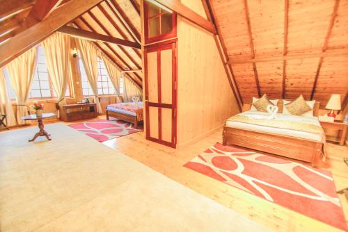Superior Family Room image 6