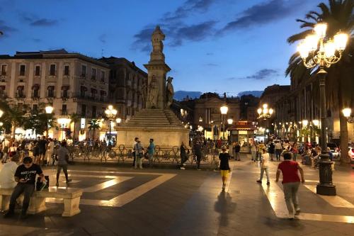 Khome Rooms & Apartment – Catania, CA