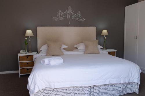 Discover Cape Town's Hidden Gems at Constantia White Lodge Guest House: Book Your Stay Now