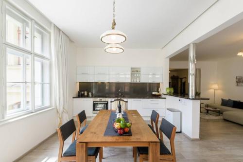 Stylish, Light-Filled Home in the Historic Center, Praha (fotografie 8)