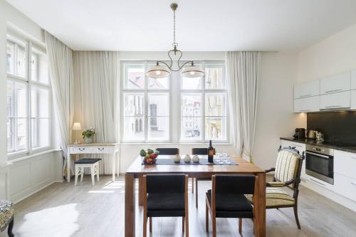 Stylish, Light-Filled Home in the Historic Center, Praha (fotografie 9)