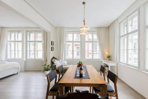 Stylish, Light-Filled Home in the Historic Center, Praha (fotografie 7)
