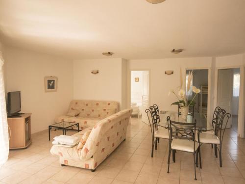 Cozy Holiday Home in Moriani-Plage with Swimming Pool - image 5