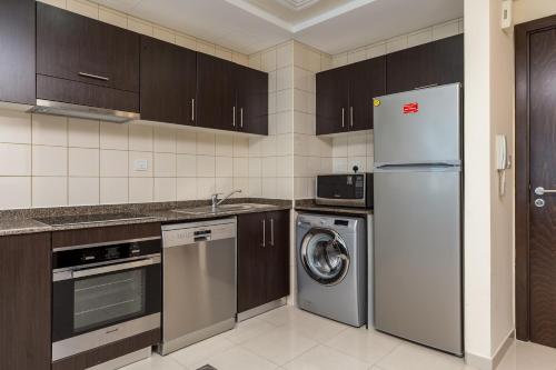 One Bedroom Apartment - Bay Central by Deluxe Holiday Homes - image 5