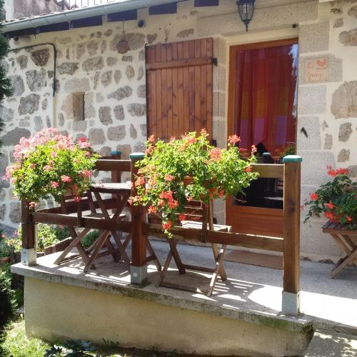 Gîte LA GRANGE du Vialaron gîte à louer Le Besset