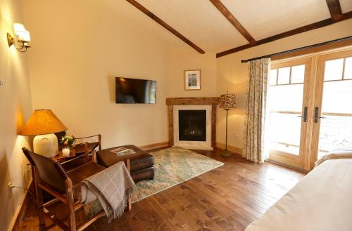 Seesaw's Lodge - image 2