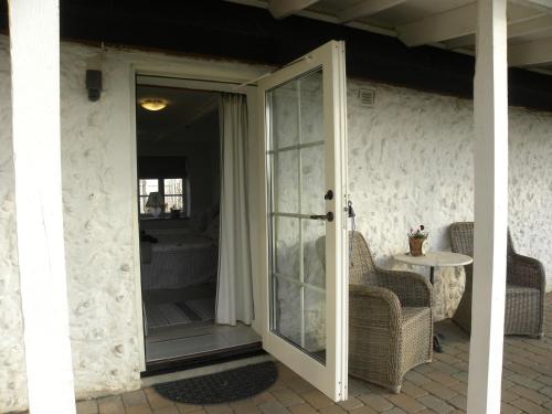Glimminge Bed & Breakfast - image 11