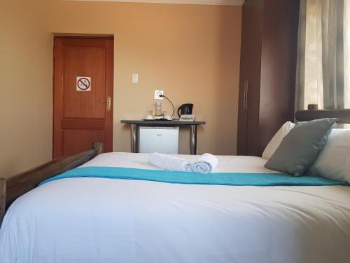 Ekuthuleni Guest house vosloorus