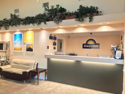 Lobby, Days Inn by Wyndham San Antonio Airport in San Antonio sentrum