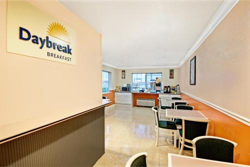 Mat og drikke, Days Inn by Wyndham San Antonio Airport in San Antonio sentrum