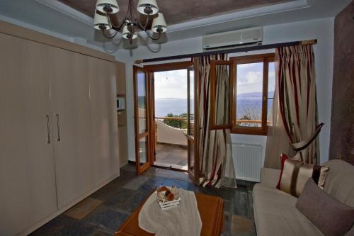 爱琴海海浪-灯塔酒店 爱琴海海浪-灯塔酒店