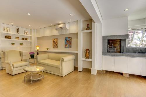 Two-Bedroom House 658 image 4