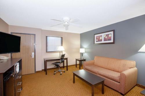 AmericInn by Wyndham Coralville