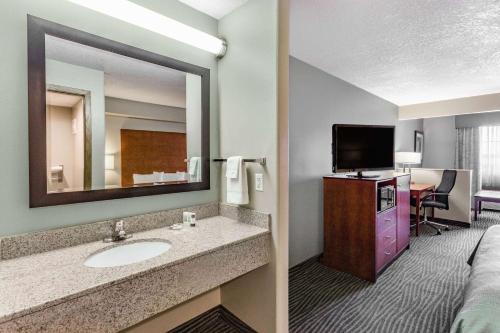 AmericInn by Wyndham Des Moines Airport