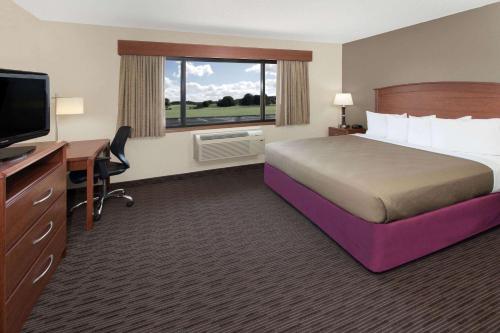 AmericInn by Wyndham Grundy Center - image 4